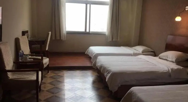 Greentree Inn Rizhao Railway Station Express Hotel, Book Hotel Hoteller i Rizhao med parkering, Parkering