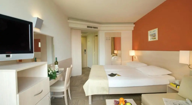 Трёхместный номер Superior с балконом Sunny Porec by Valamar