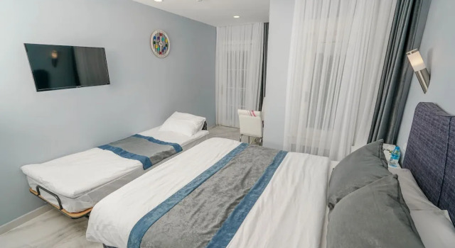 Трёхместный номер Business Robin Hood Hotel