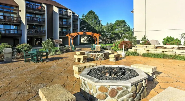 The Shores Condo w/ Beach Access < 2 Mi to Dtwn!, Buchen Sie Ferienwohnung Port Clinton Ohio