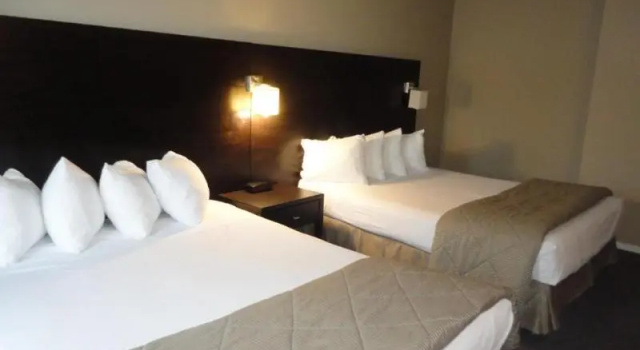 Четырёхместный люкс Super 8 by Wyndham West Kelowna BC