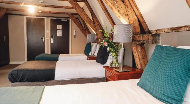 Трёхместный номер Standard Hotel Corner House