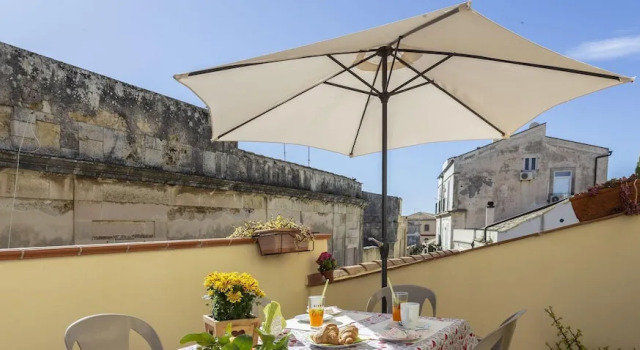 Salomone Apartment 15 With Terrace by Wonderful Italy