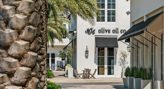 2BR Beachfront Townhome w/ Beach Service + Free Attraction Tickets!