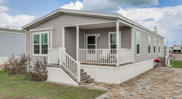 7 Mi to Disney: Family Home w/ Heated Pool Access, Book Feriehus Sommerhuse i Reunion, Hytte