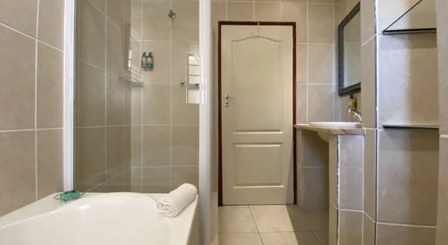 Семейный номер Standard с балконом Bar-t-nique Guest House