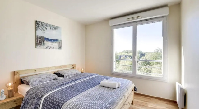 Chic apart with parking and balcony, 予約 アパートメント セルジー Val d'Oise