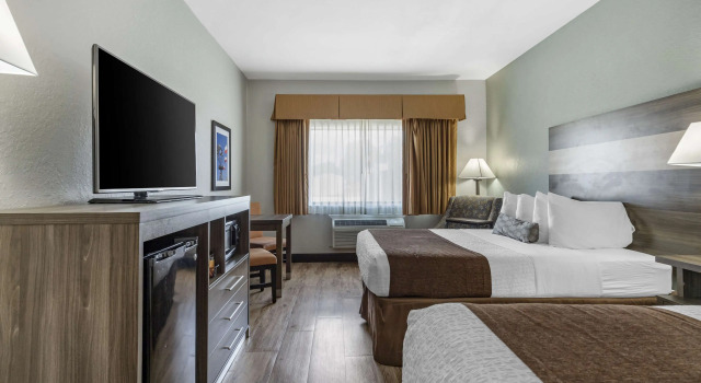 Четырёхместный номер Standard Best Western Plus Victoria Inn & Suites