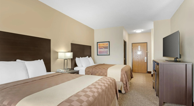 Четырёхместный люкс Best Western Teal Lake Inn