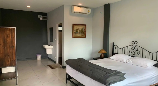 Кровать в общем номере IMM Resort