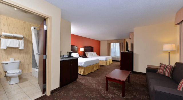 Четырёхместный люкс Holiday Inn Express White House by IHG
