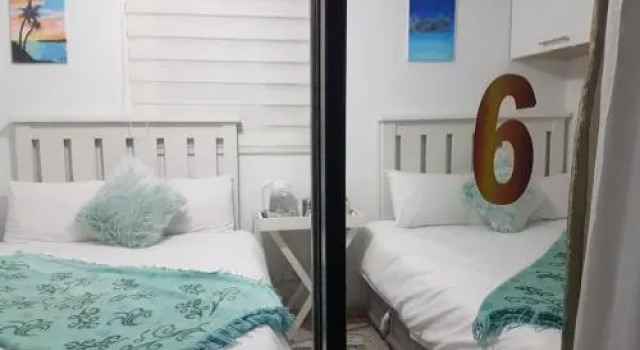 Aliwal Villa Guest Lodge, Забронировать Гостевой дом Отели Аливаль-Норт с парковкой, Парковка