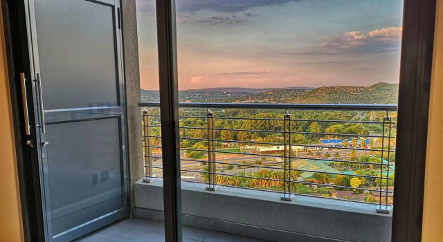 Top Floor Menlyn Maine studio apartment with Stunning Views & No Load Shedding, Забронировать Апартаменты/квартира Апартаменты Претория, Апартаменты/квартира
