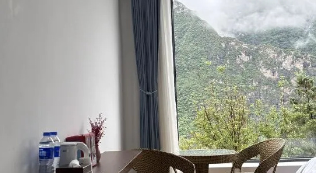 Shangri-La Tiger Leaping Gorge Wangxueyuan Homestay, Prenota Hotel Hotel a Yunnan con parcheggio, Parcheggio