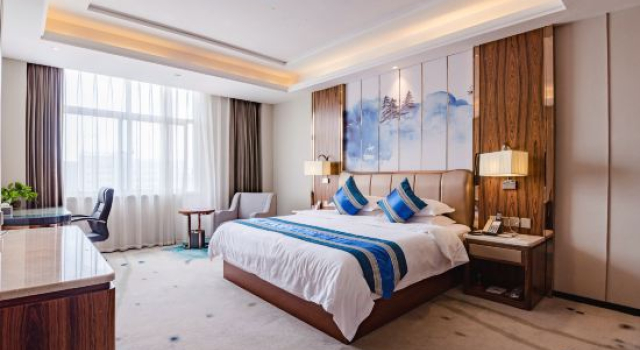 Люкс Deluxe Huangchuan Shibo International Hotel