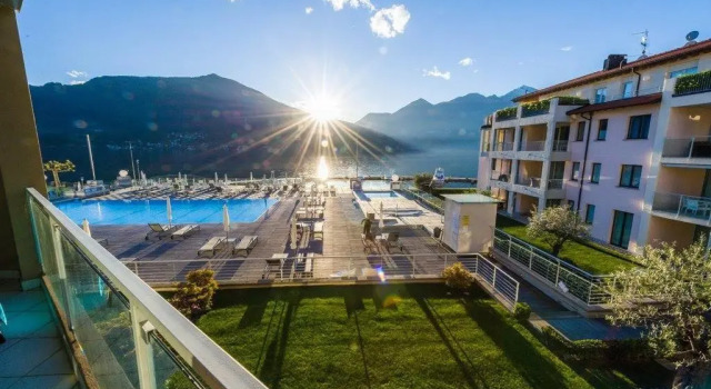 Modern 3 bedroom apartment on Lake Maggiore, Prenota Appartamento Hotel a Lago Maggiore con piscina, Piscina