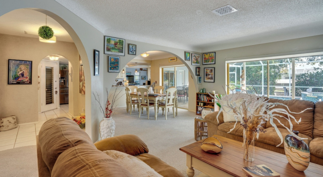 Boat Dock & Pool: Canal-front Cape Coral Gem!, Varaa Lomakoti Huvilat kohteessa Florida, Villa