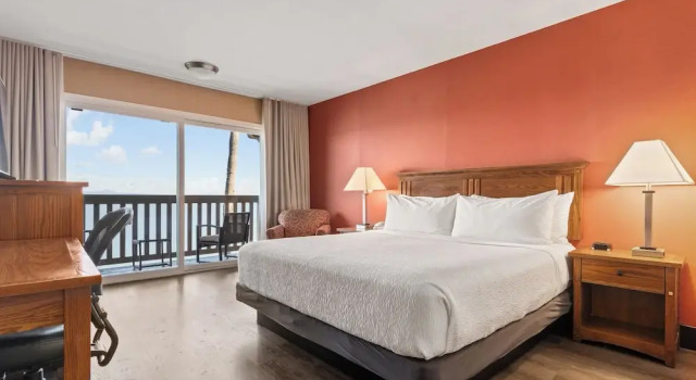 Двухместный номер Standard с балконом и с видом на залив Vagabond Inn Executive San Francisco Airport
