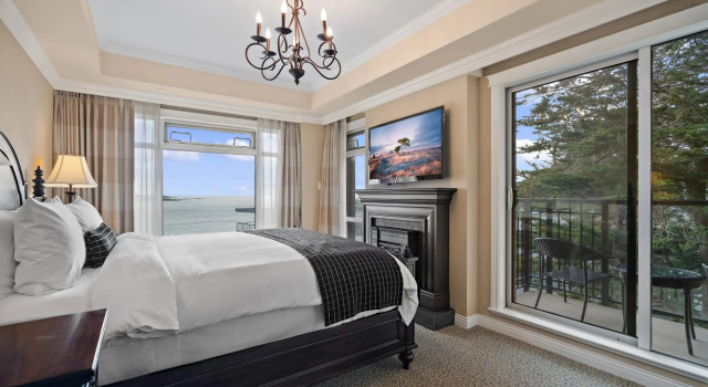 Oak Bay Beach Hotel