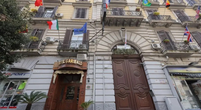 Garibaldi Suite, Забронировать Отель «постель и завтрак» Отели Неаполя с завтраком, рядом с Кафедральный собор Неаполя, Завтраки