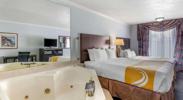 Четырёхместный номер Deluxe The Buena Park Hotel & Suites