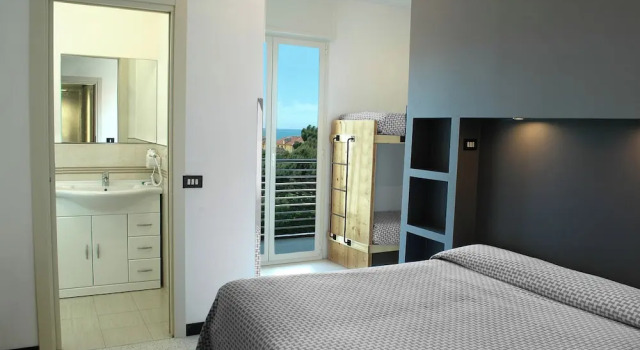 Семейный номер Standard с видом на море Hotel Marbella