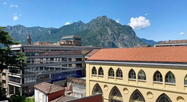 Spacious bright apartment near city center and Como lake with air conditioning, Prenota Appartamento Lecco Como
