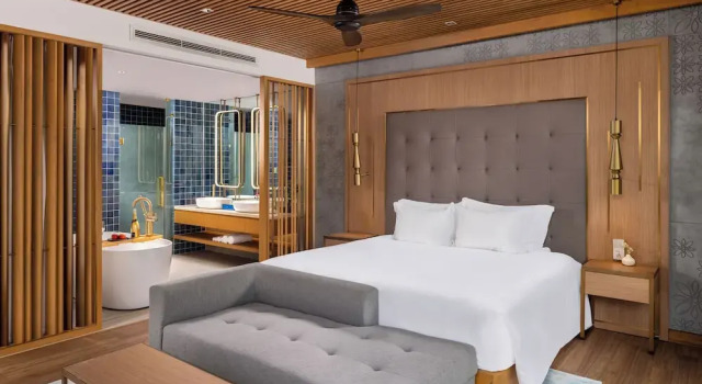 Вилла Royal Beachfront Villas & Spa Danang