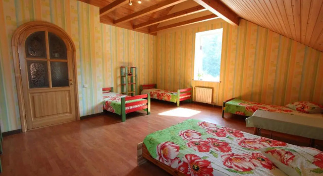 Seng i sovesal Forest B&B