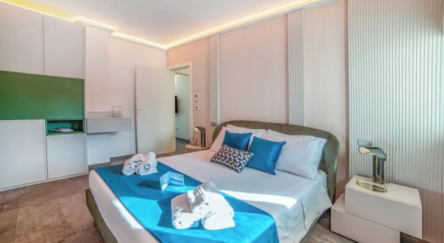 7br Luxury Villa - Pool, Garden & Parking