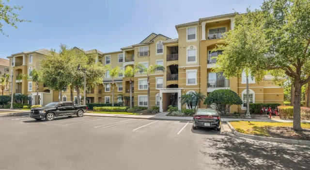 Luxurious 3BD Home Close to Convention Center and Themed Parks! #3vc209, Varaa Huoneisto Hotellit Kissimmee pysäköinnillä, Pysäköinti