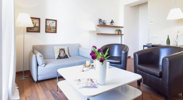Inside Barcelona Apartments Mercat