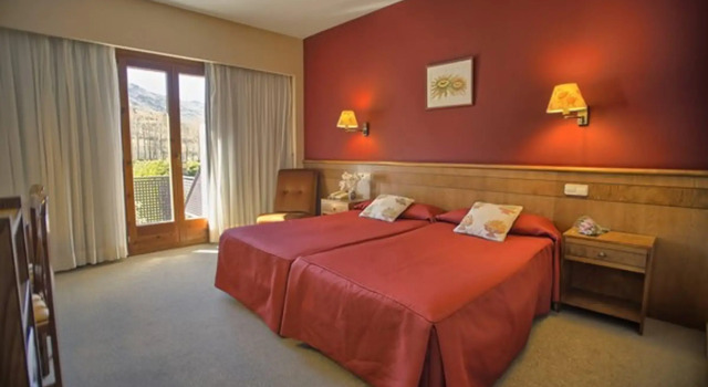 Gran Hotel Benasque Spa, Rezerwuj Ośrodek wypoczynkowy Hotele w Aragonia z basenem, Basen
