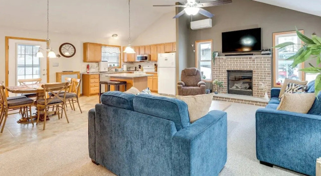 Arrowhead Lake Community Perks! Cozy Family Home, Book Feriehus Pocono Lake Monroe County