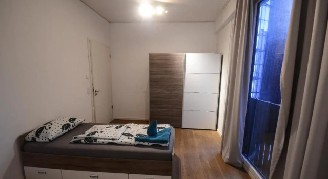 2 · High-Quality in the heart of Stuttgart 2, Забронировать Отель Отели Штутгарта с парковкой, рядом с Церковь Стифтскирхе, Парковка