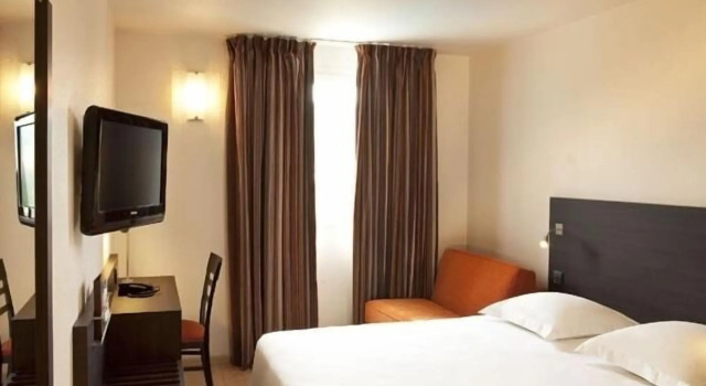 Escale Oceania Aix-en-Provence, Rezerwuj Hotel Hotele w Carros z basenem, Basen