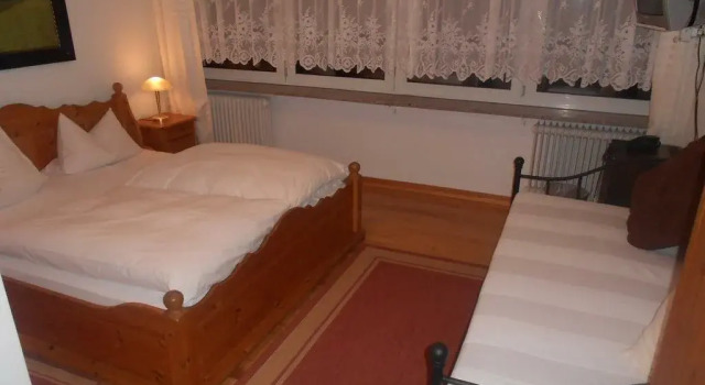 Adam, Book Hotel Saarbruecken 