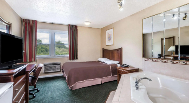 Двухместный номер Standard Howard Johnson by Wyndham Rocky Hill