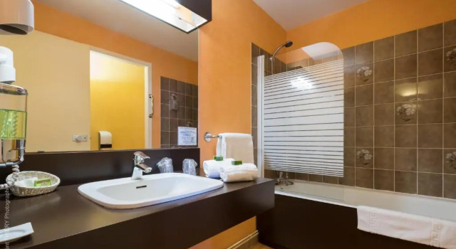 Трёхместный номер Standard Logis Hôtel Atrium Epinal Golbey