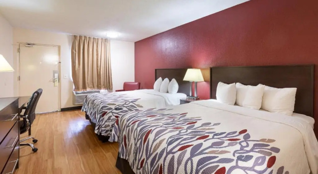Четырёхместный номер Deluxe Red Roof Inn Hardeeville