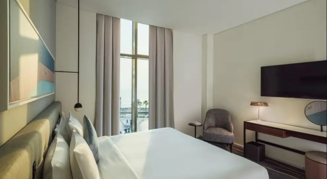 Двухместный номер Deluxe Th8 Palm Dubai Beach Resort, Vignette Collection by IHG