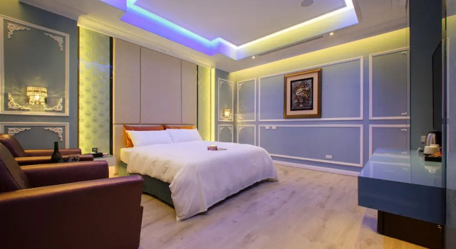 Двухместный люкс Chen He Motel