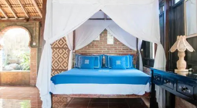 Buena Vibra Bungalows with Quiet Garden, Забронировать Вилла Коттеджи провинции Западных Малых Зондских островов, Коттедж