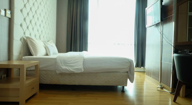 Luxury 3 Bedroom The Peak Apartment By Travelio, Забронировать Апартаменты/квартира Сетиабуди Джакарта, рядом с Парк Таман Суропати