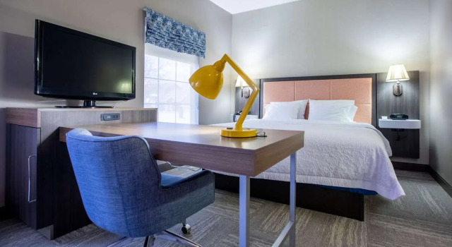 Люкс Hampton Inn Hadley-Amherst Area