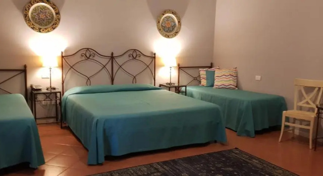 Четырёхместный номер Standard Etna Hotel