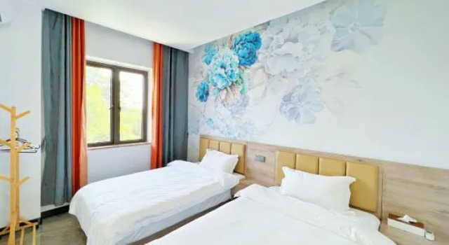 Кровать в общем номере с 6 комнатами Shan pan yi Shu villa (Huizhou huilin hot spring branch)