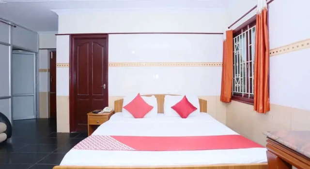 Hotel Sunrise View by OYO Rooms