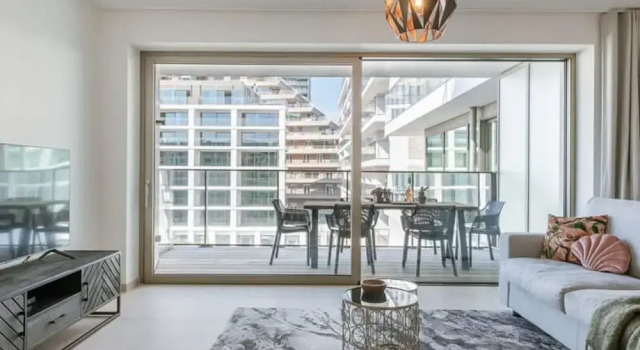 Modern Apartment With South Facing Terrace