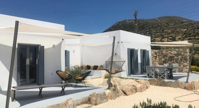 Коттедж с 2 комнатами The Hedonist Square cycladic house with sea view